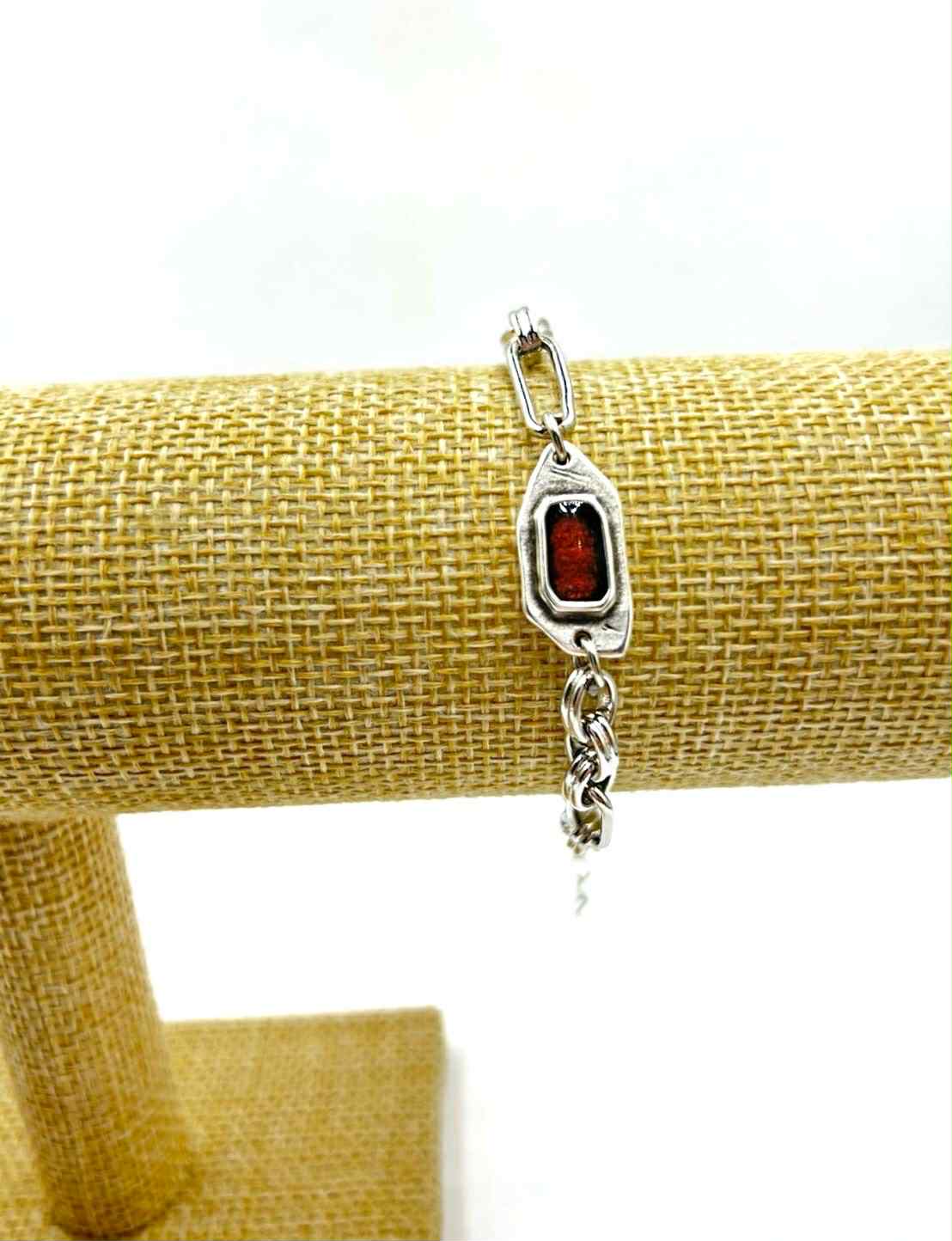 d4f775c0-0500-4e49-a798-b0340e926531